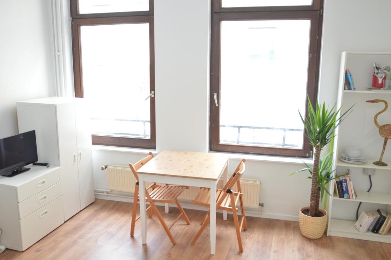 Awesome Studio In Marolles Apartment Brussels Ngoại thất bức ảnh